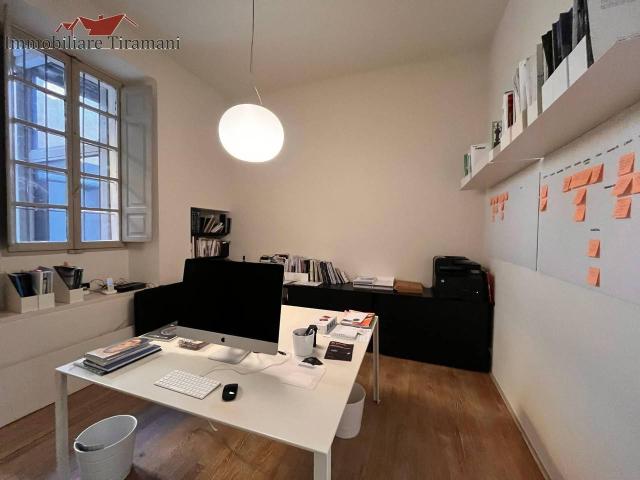 Ufficio in affitto a Infrangibile, Piacenza