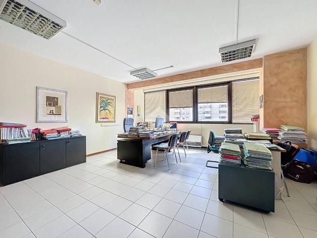 Ufficio in affitto a Pontedera, Toscana