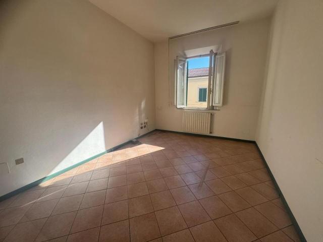 Ufficio in affitto a Pontedera, Toscana