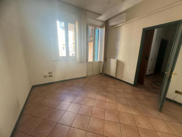 Ufficio in affitto a Pontedera, Toscana