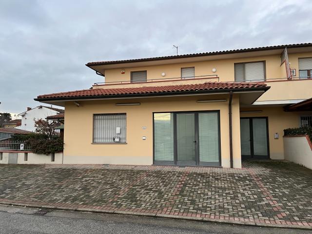 Ufficio in affitto a Porcari, Lucca