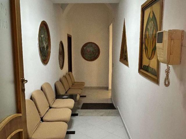 Ufficio in affitto a Portici, Campania