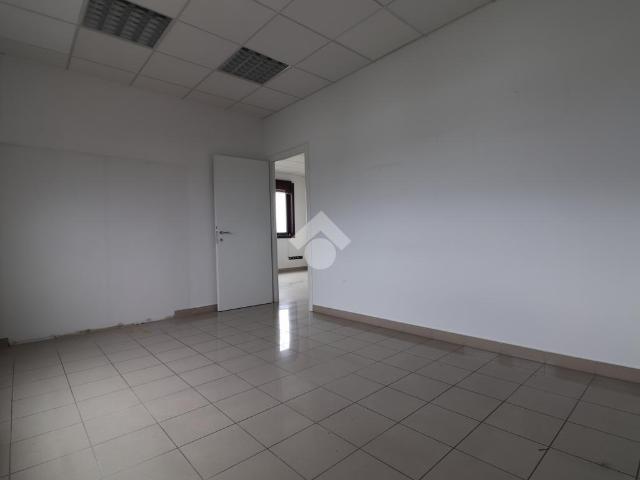 Ufficio in affitto a Porto Mantovano, Lombardia