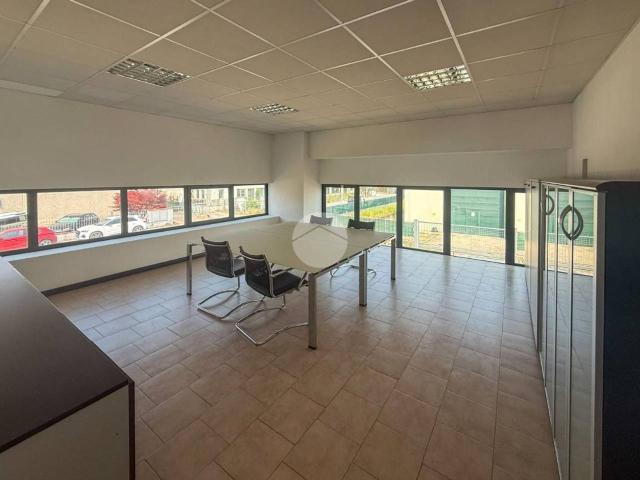 Ufficio in affitto a Sant'Antonio, Porto Mantovano