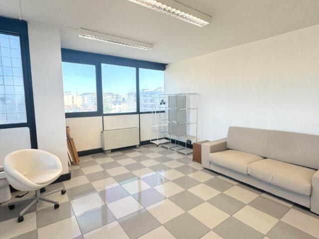 Ufficio in affitto a Le Badie, Prato