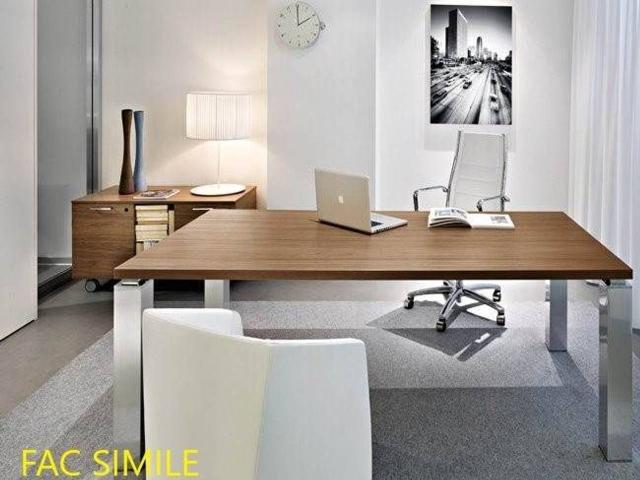 Ufficio in affitto a Centro Direzionale, Prato