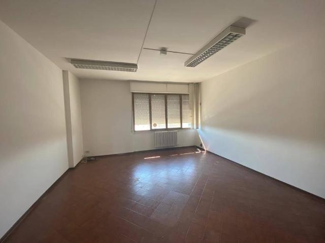 Ufficio in affitto a Casa Bartolini, Prato