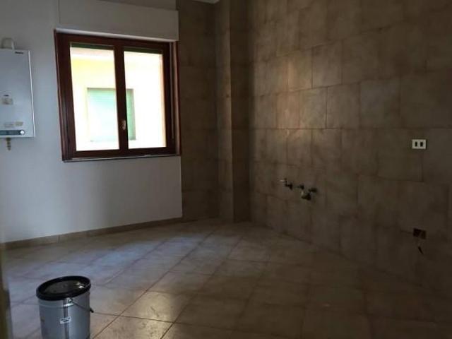 Ufficio in affitto a Qualiano, Campania