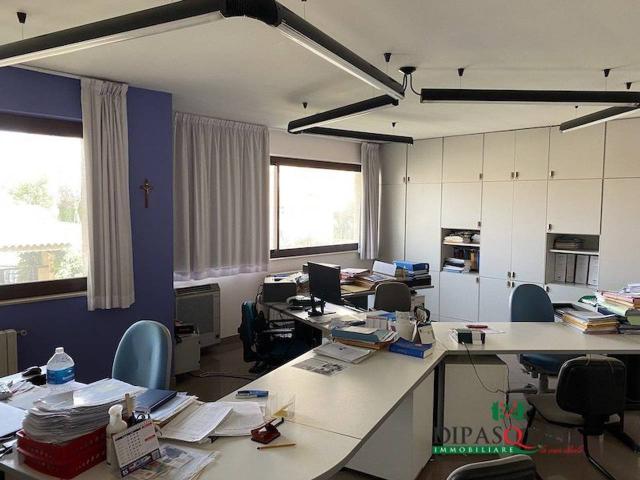 Ufficio in affitto a Ragusa, Sicilia