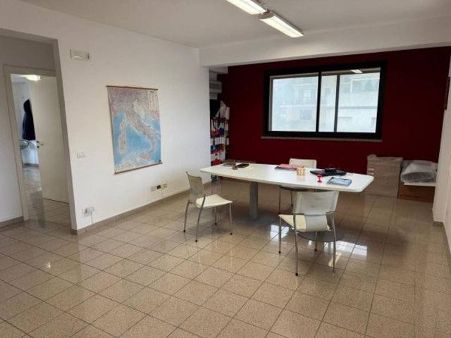 Ufficio in affitto a Ragusa, Sicilia