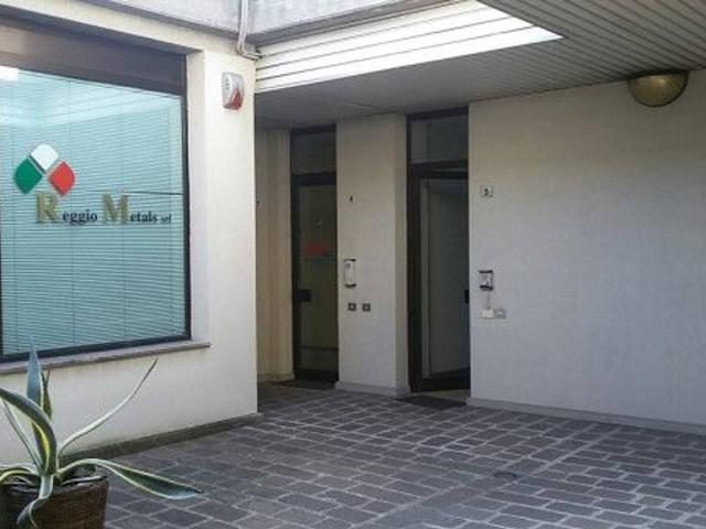 Ufficio in affitto a Cavazzoli, Re