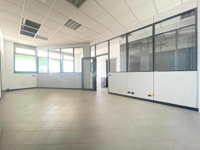 Ufficio in affitto a Re, Reggio Emilia