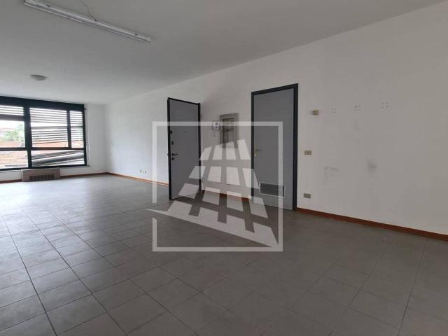 Ufficio in affitto a Re, Reggio Emilia