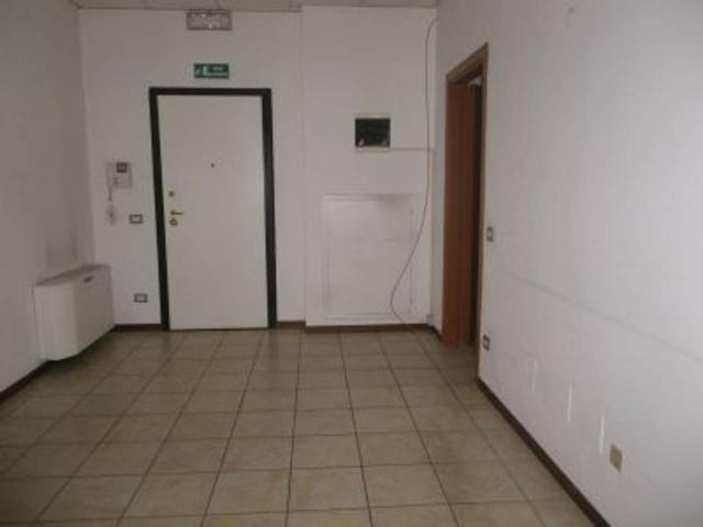 Ufficio in affitto a San Paolo Tribunale, Re