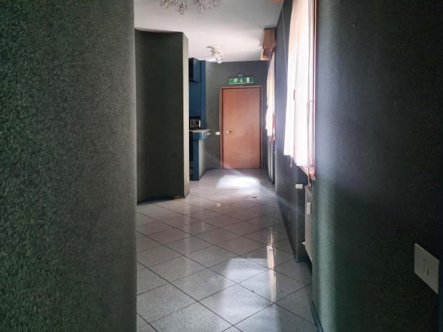 Ufficio in affitto a San Pietro città, Re