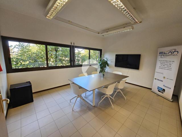 Ufficio in affitto a San Prospero Strinati, Re