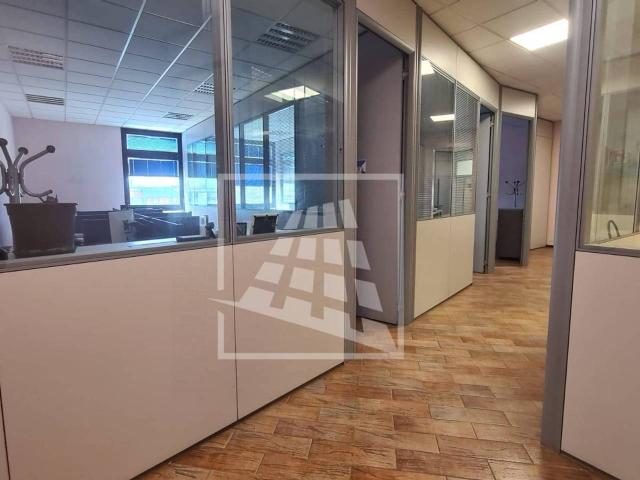 Ufficio in affitto a Cavazzoli, Re