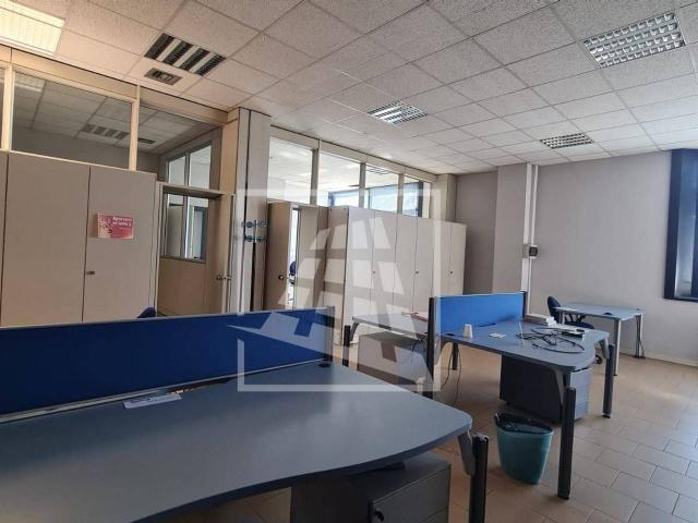 Ufficio in affitto a Cavazzoli, Re