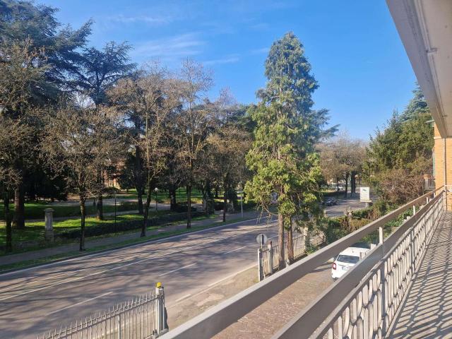 Ufficio in affitto a San Francesco-Giardini Pubblici, Re