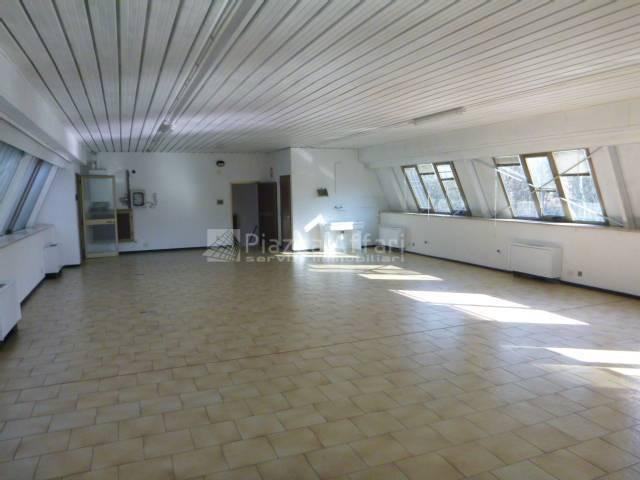 Ufficio in affitto a Carrozzone-Betonica, Re