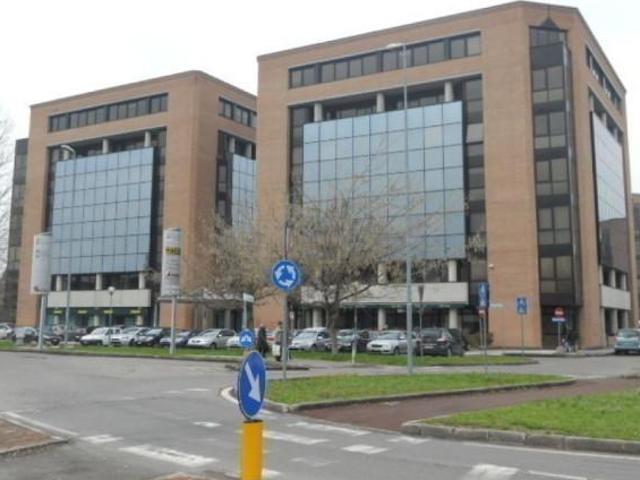 Ufficio in affitto a Pratofontana, Re