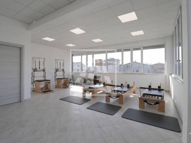 Ufficio in affitto a Cella, Re