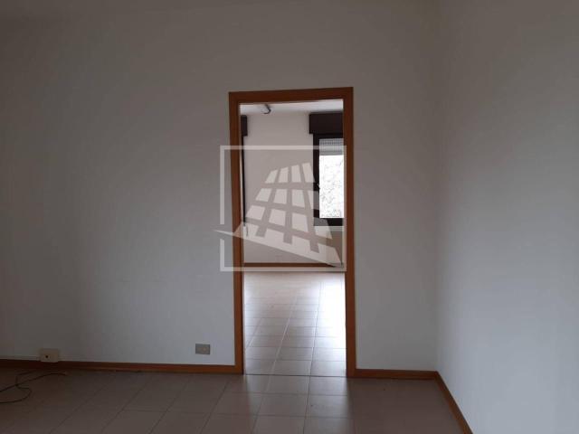 Ufficio in affitto a Villaggio Stranieri-Bazzarola, Re