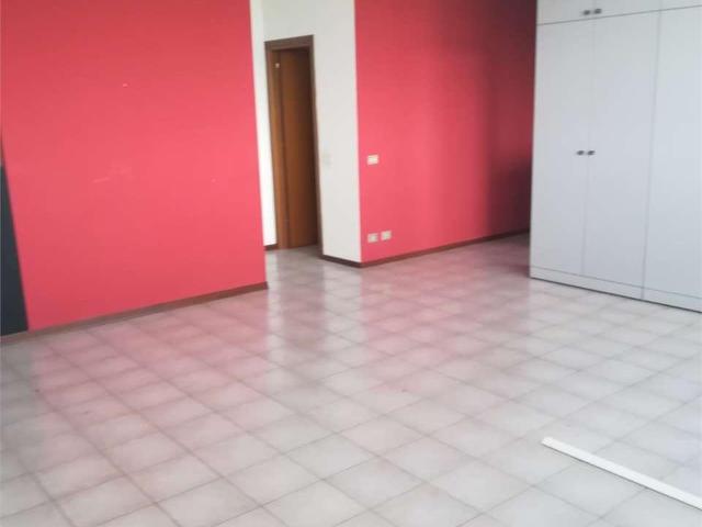 Ufficio in affitto a San Giacomo esterna, Re