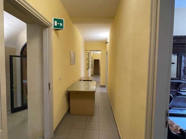Ufficio in affitto a San Giacomo esterna, Re