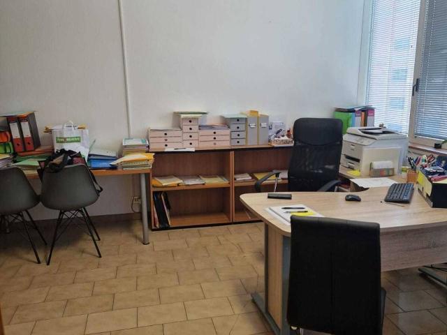 Ufficio in affitto a Buco del Signore, Re