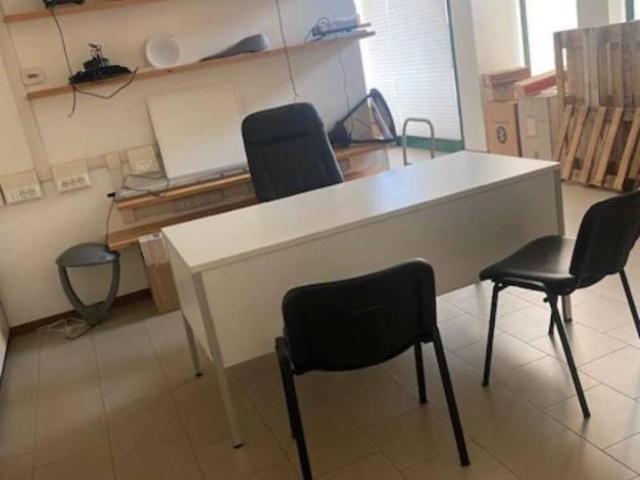 Ufficio in affitto a San Giacomo esterna, Re