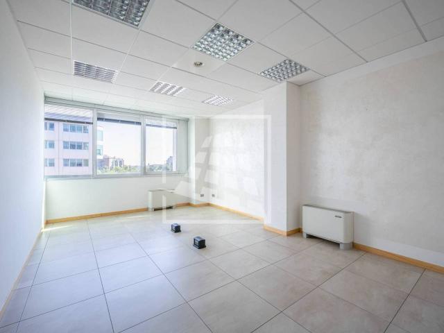 Ufficio in affitto a Mancasale, Re