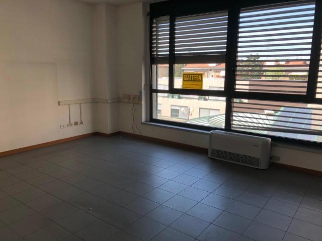 Ufficio in affitto a Re, Reggio Emilia