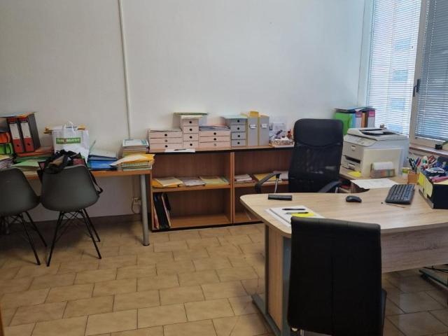 Ufficio in affitto a Buco del Signore, Re