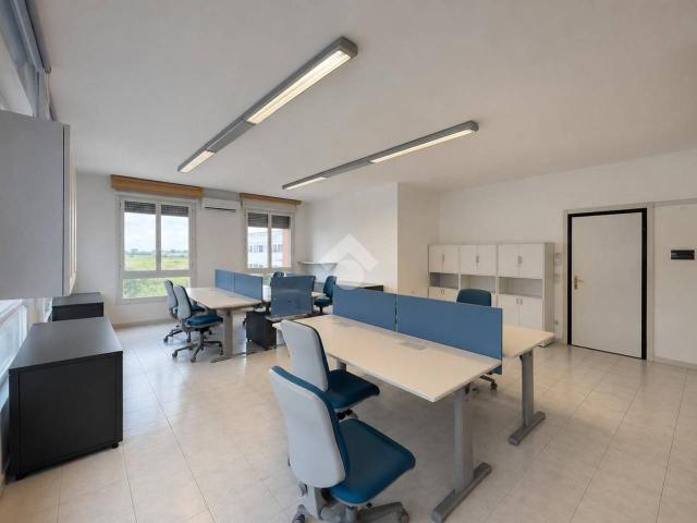 Ufficio in affitto a Mancasale, Re
