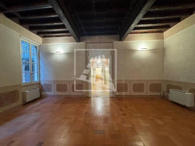 Ufficio in affitto a San Pietro città, Re