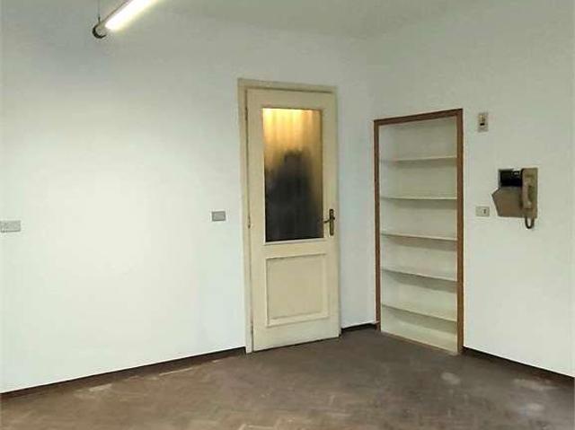 Ufficio in affitto a San Giacomo esterna, Re