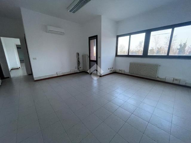 Ufficio in affitto a Mancasale, Re