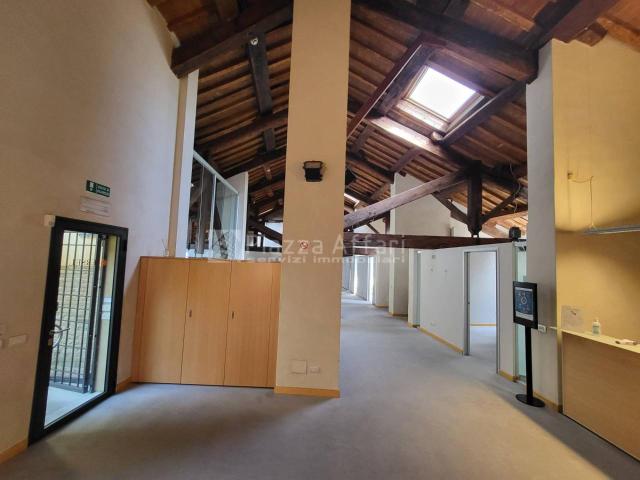 Ufficio in affitto a Santo Stefano città, Re