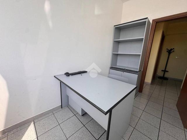 Ufficio in affitto a Villaggio 1° maggio, Rimini