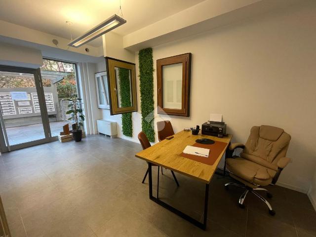 Ufficio in affitto a Comunità Alto Garda e Ledro, Riva