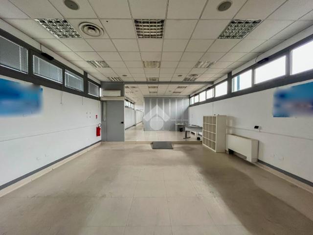 Ufficio in affitto a Robbiate, Lombardia