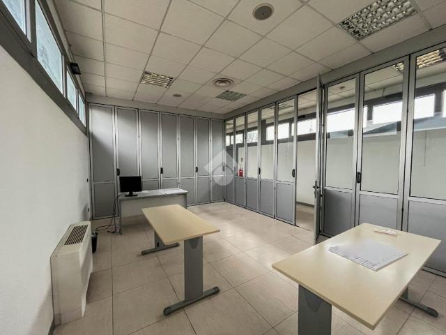 Ufficio in affitto a Robbiate, Lombardia