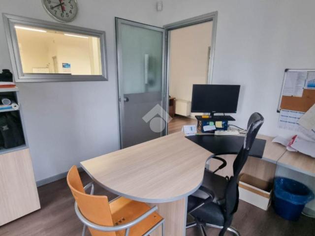 Ufficio in affitto a Robbiate, Lombardia