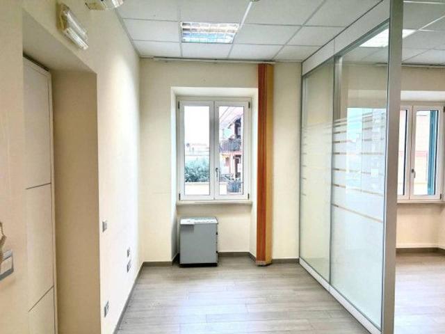 Ufficio in affitto a Finocchio, Roma Capitale