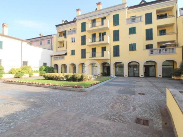 Ufficio in affitto a Villaggio Famiglia, Rovato