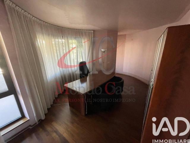 Ufficio in affitto a Comunità della Vallagarina, Borgo Sacco