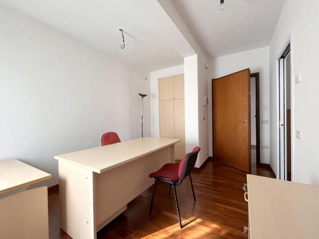 Ufficio in affitto a Commenda, Rovigo