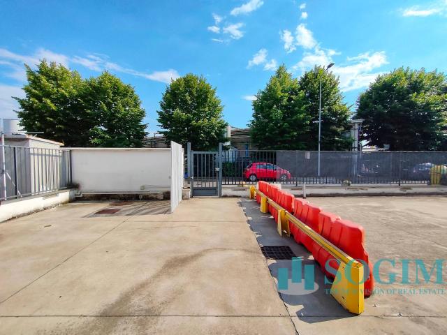 Ufficio in affitto a Rozzano, Lombardia