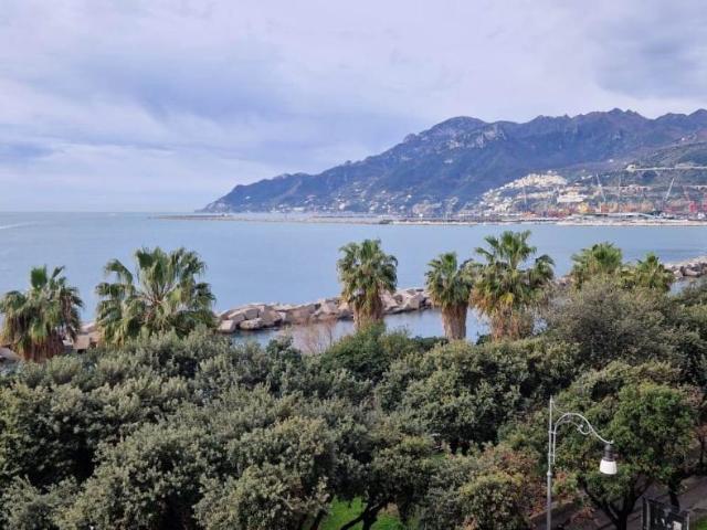 Ufficio in affitto a Salerno, Campania